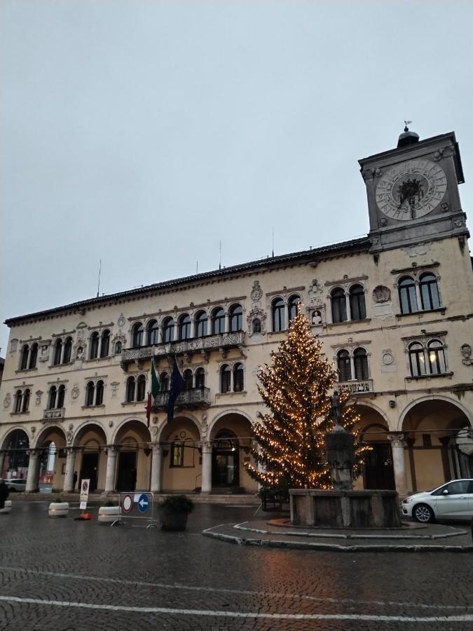 Il Vicolo_Carinissimo Appartamento In Centro Storico, Zona Giorno Mansardata Belluno Exterior foto