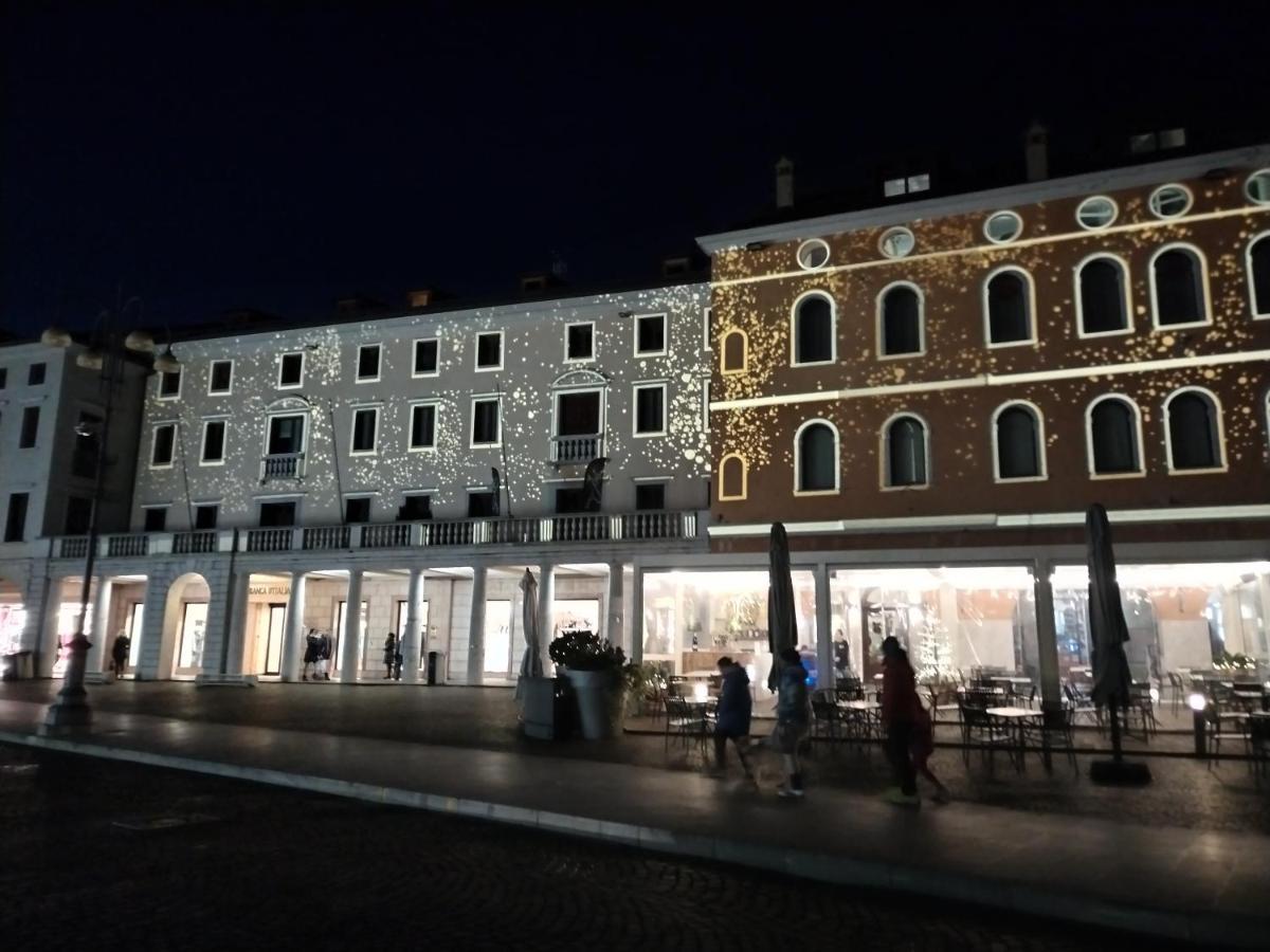 Il Vicolo_Carinissimo Appartamento In Centro Storico, Zona Giorno Mansardata Belluno Exterior foto