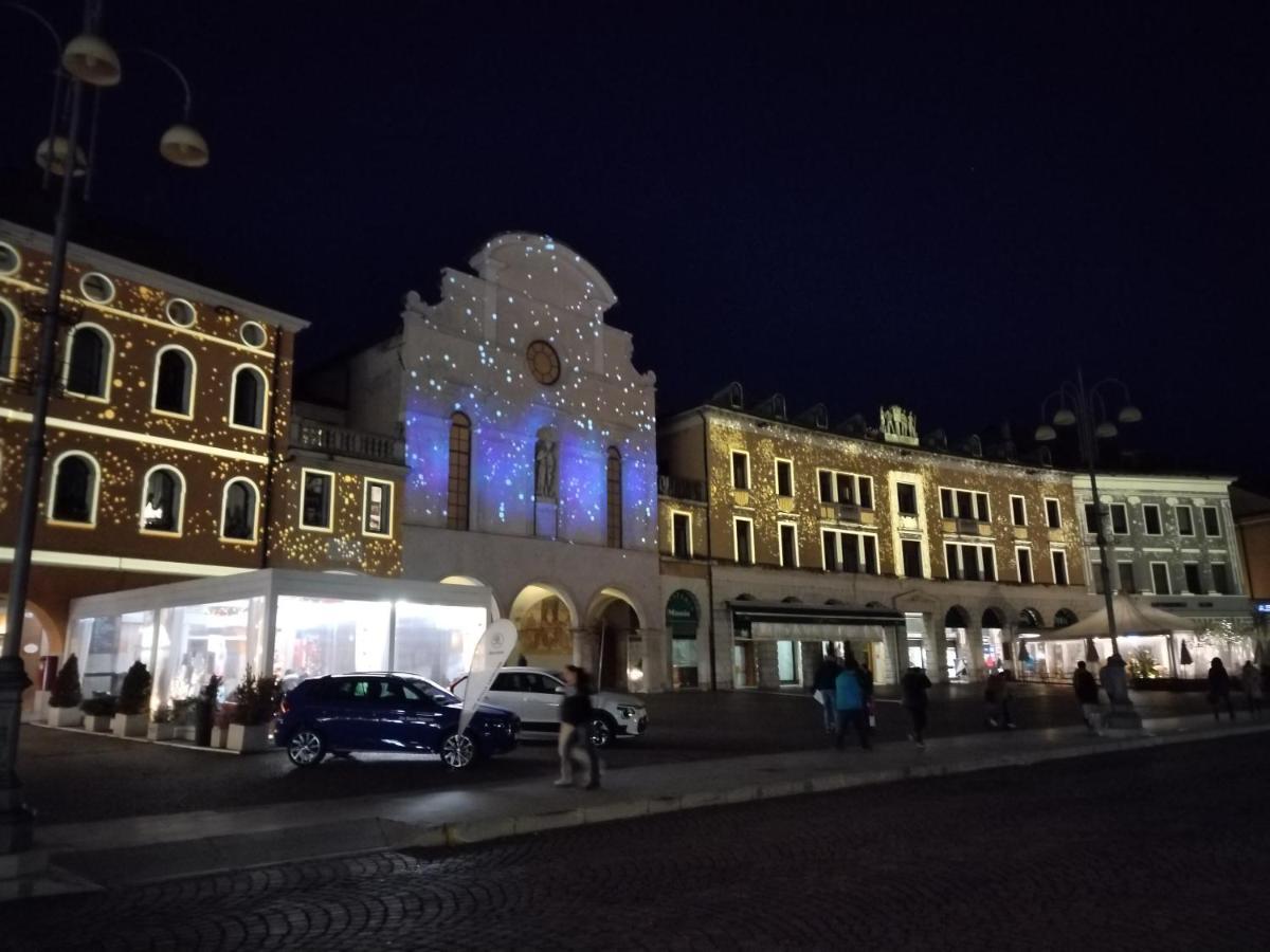 Il Vicolo_Carinissimo Appartamento In Centro Storico, Zona Giorno Mansardata Belluno Exterior foto