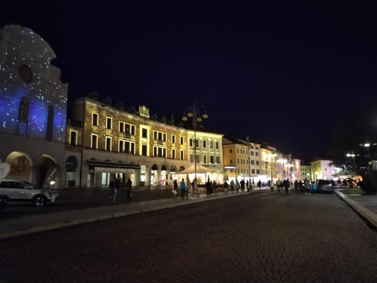 Il Vicolo_Carinissimo Appartamento In Centro Storico, Zona Giorno Mansardata Belluno Exterior foto